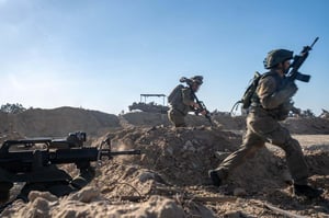 לוחמי צה"ל מרחיבים את התמרון בחאן יונס | עשרות מחבלים חוסלו 