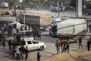 משאיות הסיוע נופלות בידי חמאס