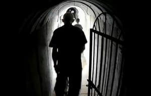 יחיא סינוואר בתוך המנהרה - בתיעוד שפורסם על ידי צה"ל