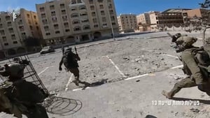 תיעוד מבפנים: פשיטת הלוחמים על המגדלים רבי הקומות בשכונת חמד העזתית