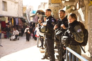 עם אלפי שוטרים: עוד יום שישי של רמדאן בלי הפרות סדר בהר הבית