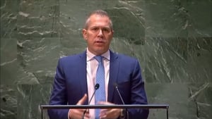 השגריר ארדן נגד התובע בהאג: "ציד מכשפות שמונע משנאת יהודים" 