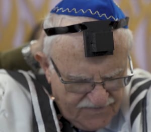 מרגש: הלוחמים חגגו לשורד השואה 'בר מצווה' בגיל 87