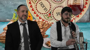 הרב אלעד גרין ושרגא פראנק מקבלים את 'פסח' | צפו