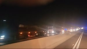 8 שעות חסימה: משאיות הסיוע נחסמות בדרכן מירדן