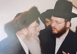 הנכד הגאון רבי אריה לוין, עם סבו רבי רפאל זצ"ל