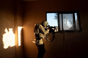 צה"ל תקף מבנים צבאיים של חיזבאללה | דיווח: ישראל צברה מספיק חיילים מול רפיח