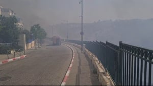 שריפת ענק בדרום ירושלים; החלו בפינוי קו הבתים הראשון