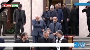בוכים ואבלים: כך התקבל ארון המתים של נשיא איראן ראיסי 