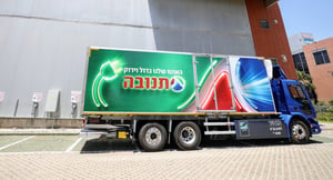 משאית מתוצרת Volvo מדגם FE (VNMUBB), שהיא גם המשאית החשמלית המצוננת הראשונה בישראל