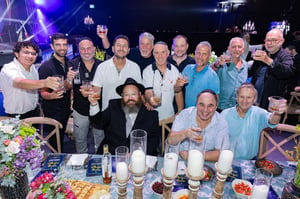 יום ההילולא ה-30 לרבי מליובאוויטש זצוק"ל: אלפי תל-אביביים בערב מרגש