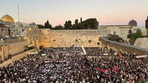 רבבות ב'כותל המערבי' בתשעה באב