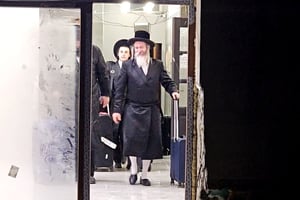 האדמו"ר מרחמסטריווקא ספרינג וואלי, בעיירת דינוב 