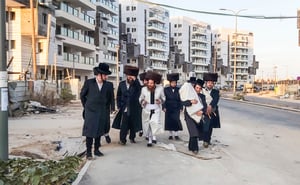 האדמו"ר ממיאלען שבת ראשונה במתחם הסופרים 