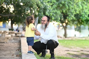 "הפרויקט
של הלב" מארחים את יונתן שחר:  "ילדי
היקר"