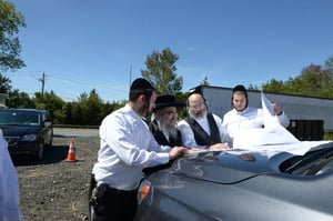 תמונות ארכיון: האדמו"ר מסאטמר עוקב מקרוב על הבניה בשטח הגדול של שכונת ויואל משה