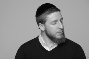 דניאל יטיב בסינגל חדש ומרגש: "ותן בליבנו"