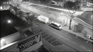 פצוע קשה בטבריה | מצלמת האבטחה תיעדה את רגעי הפגיעה בחיפה - כך זה נראה