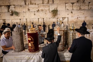 שמחת תורה | אבא מזמין את כל בניו – לשמוח בתורה!