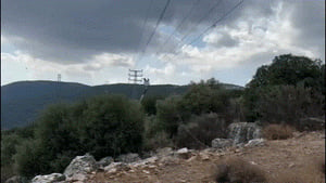 תוך כדי ירי רקטות | כך תוקן קו המתח שנפגע ב"נחל עמוד"