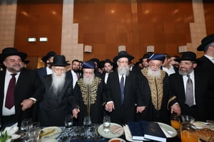 שמחת נישואי נכדתם המשותפת של הגר"י יוסף, והגרש"מ עמאר 