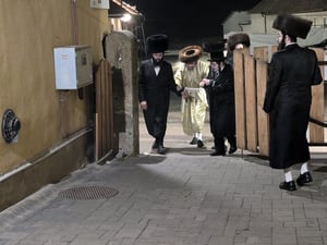 האדמו"ר מלעלוב ניקלשבורג בקרעסטיר