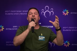 אייל נווה, פעיל אחים לנשק