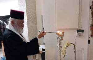 בגלימתו של אביו | מדוע הגרא"מ מאמאן הדליק נרות פעמיים?