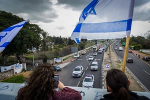 עם ישראל מתאחד בצמתים ובכיכרות בדמעות ותפילה | גלריה