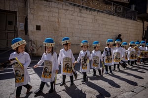 ילדי באיאן מחופשים לקראת פורים