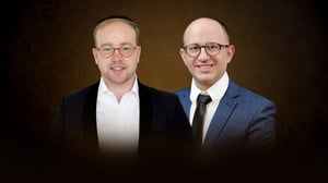 מאיר בן דרור וג'וש וולמרק מחדשים את הלהיט: "עברתי בחושך"