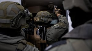  צילום אילוסטרציה של מסתערבי מג"ב איו"ש ותמונות של האמצעים שנתפסו
