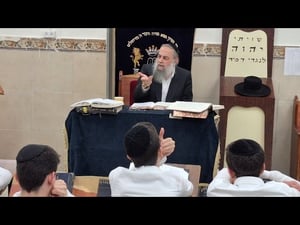 "המעטפת התורנית שאנו מעניקים היא מעבר ללימודי ההשקפה הישיבתית המוכרת" - הרב לייבל במסירת שיעור כללי