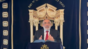 הרב שלמה זביחי בפרסית על 'אמור' • צפו 