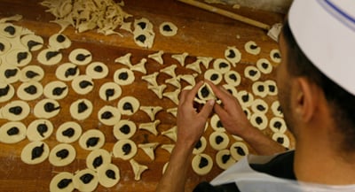 מתכון לאוזני המן: תמרים, צימוקים, אגוזים