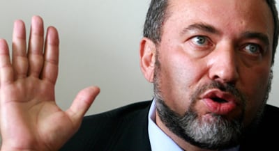 לא מרים ידיים. אביגדור ליברמן