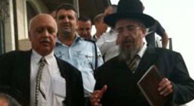 הרב והמוכתר