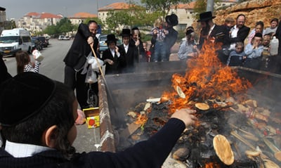 שורפים את החמץ, הבוקר בירושלים