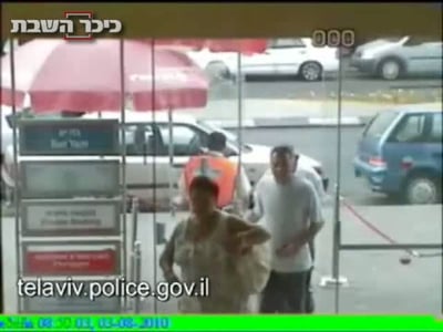 שודד בנק תועד במצלמת אבטחה. מכירים?