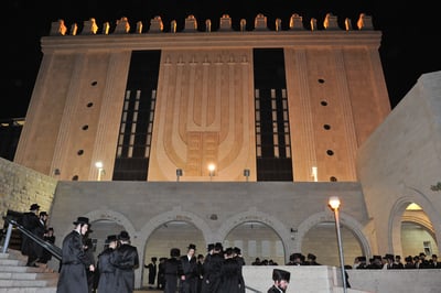 גלריית חג: הטיש המסורתי בבעלזא