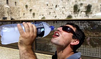 בצורת? הישראלים מודאגים אבל לא חוסכים