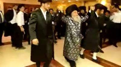 לחן: ליפא. שירה: גרוס. ריקוד: אדמו"ר
