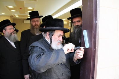 תקנות השמחה בויז'ניץ: נחנך אולם ענק