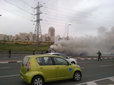 נס ב-443: משאית עלתה באש; אין נפגעים