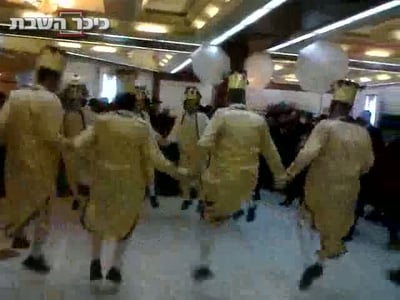 בתחפושת: כך נראית חתונה חרדית בחודש אדר