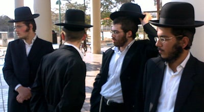 ההפגנה, היום