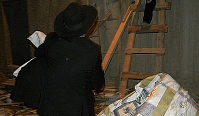 אברך סמוך לאתר הבנייה