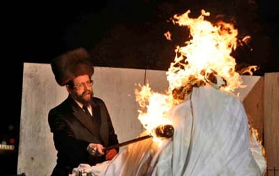 האדמו"ר מבאיאן מדליק במירון