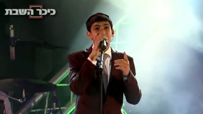על הבמה: מידד טסה מבצע את "אושר"