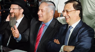 מימין: לבייב, נתניהו והרב לאזר